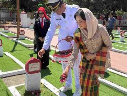 Mengenang Jasa Para Pahlawan, Bupati Bantaeng Tabur Bunga di TMP Sasayya