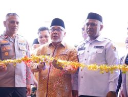 Ditandai dengan Pengguntingan Pita, Wabup Bantaeng Resmi  Launching Ambulans DPC APDESI