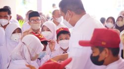 Jaga Kesehatan Masyarakat, Ini Kepedulian Bupati Bantaeng Bersama Kadis Kesehatan, Bagikan Masker di SD Negeri 7 Letta