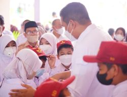 Jaga Kesehatan Masyarakat, Ini Kepedulian Bupati Bantaeng Bersama Kadis Kesehatan, Bagikan Masker di SD Negeri 7 Letta